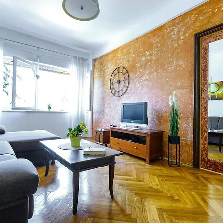Place2bpula-100m From Amphitheater Apartment *
