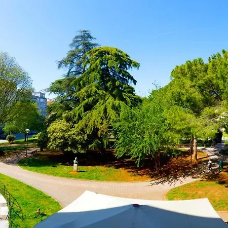 Place2bpula-100m From Amphitheater Apartment